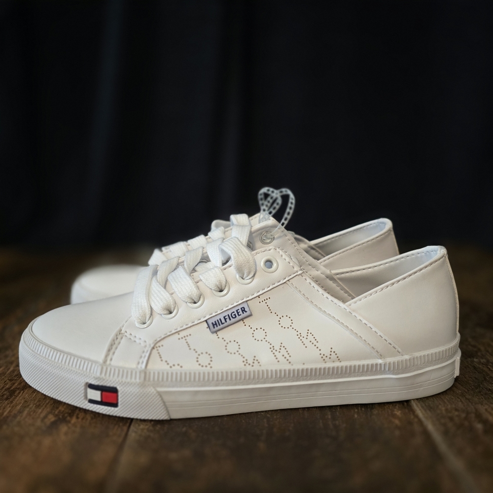 Tommy Hilfiger White Casual Sneaker Shoes New Without Box Girls Sz 5 Retro Y2K - Picture 3 of 9